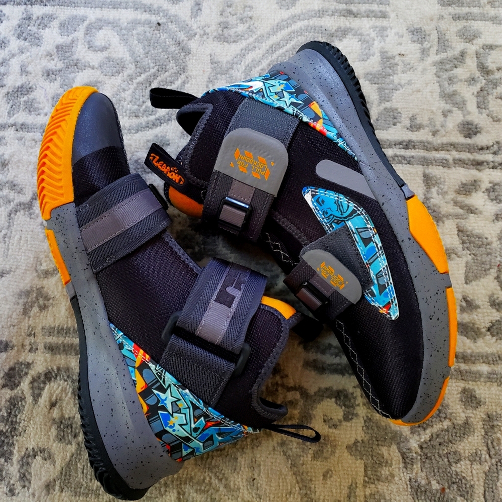 Nike LeBron Sneakers Youth Size 5